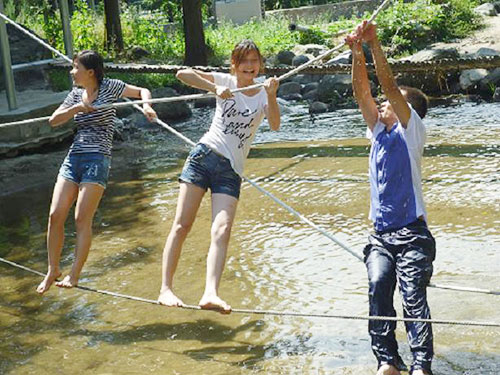 水上秋千拓展活動