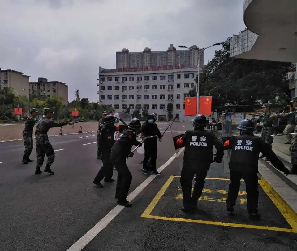 湖南保安服務(wù),墻外高空清洗服務(wù),湖南保利天創(chuàng)物業(yè)發(fā)展有限公司