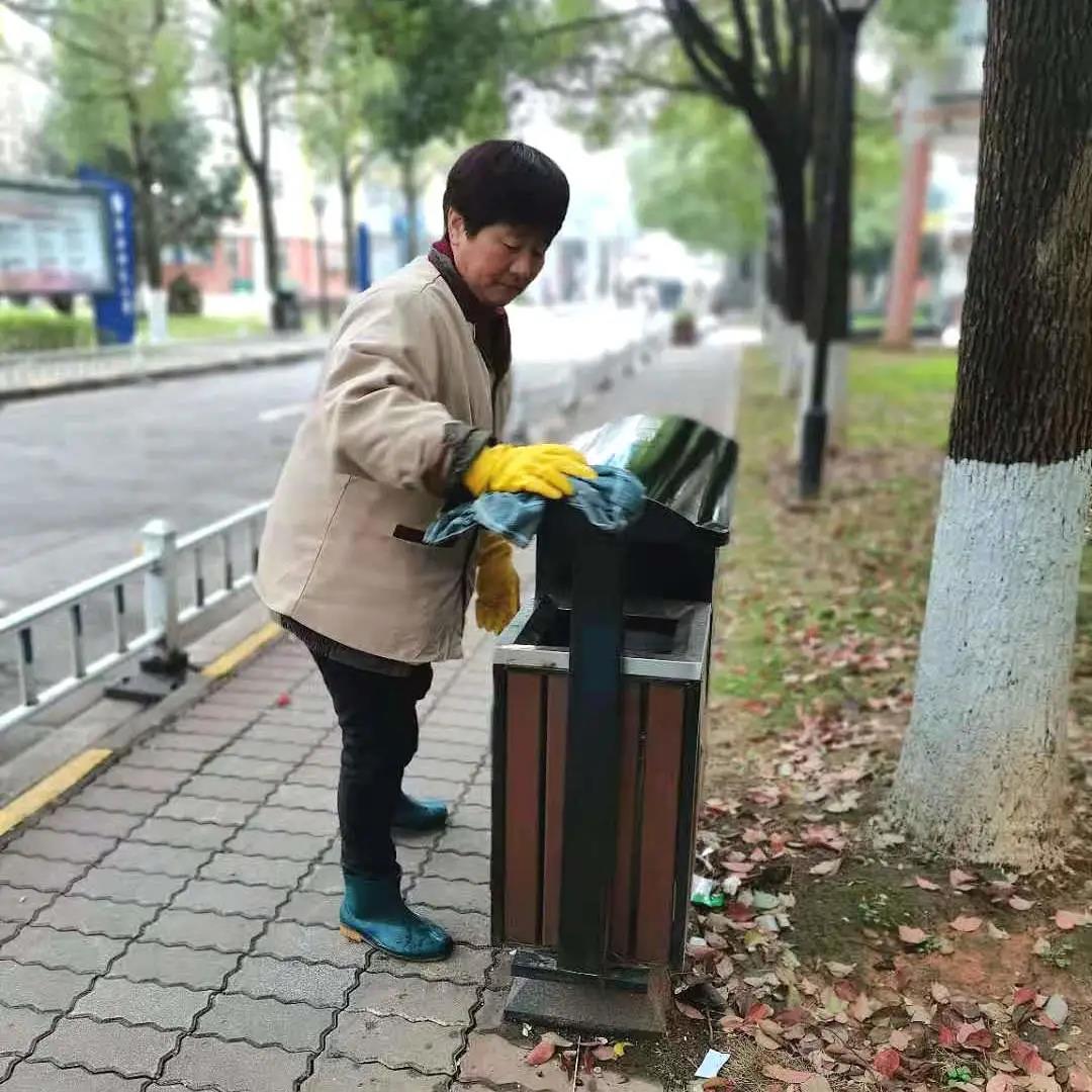 湖南保安服務(wù),墻外高空清洗服務(wù),湖南保利天創(chuàng)物業(yè)發(fā)展有限公司